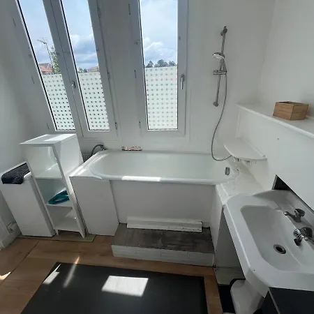 Apartament A 50m De La A *