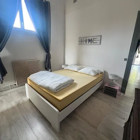 A 50m De La A Apartament *